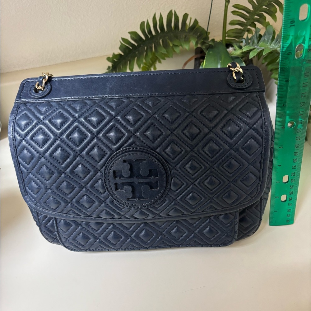 Tory Burch Navy Marion Quilted Bag - Picture 9 of 14